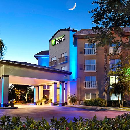 Holiday Inn Express & Suites Naples Downtown - 5Th Avenue By Ihg Eksteriør billede