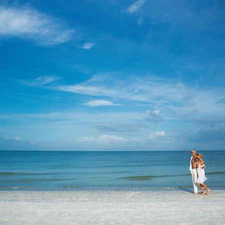 Holiday Inn Express & Suites Naples Downtown - 5Th Avenue By Ihg Eksteriør billede