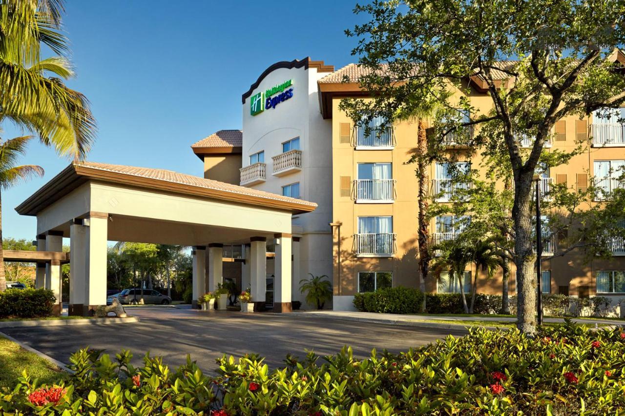 Holiday Inn Express & Suites Naples Downtown - 5Th Avenue By Ihg Eksteriør billede