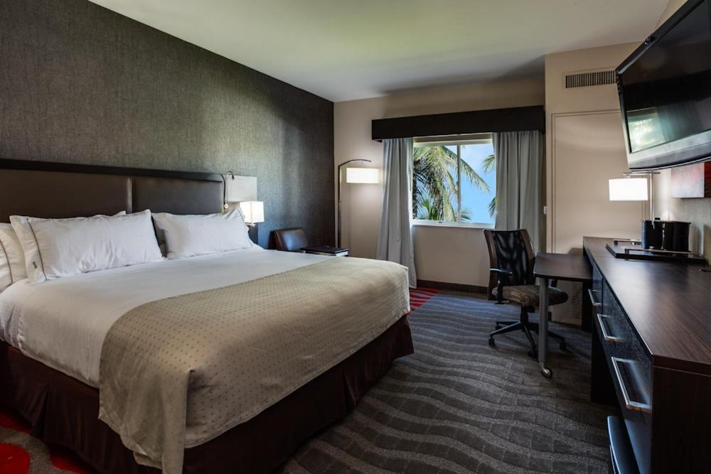 Holiday Inn Express & Suites Naples Downtown - 5Th Avenue By Ihg Eksteriør billede