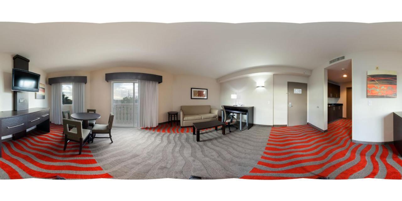 Holiday Inn Express & Suites Naples Downtown - 5Th Avenue By Ihg Eksteriør billede