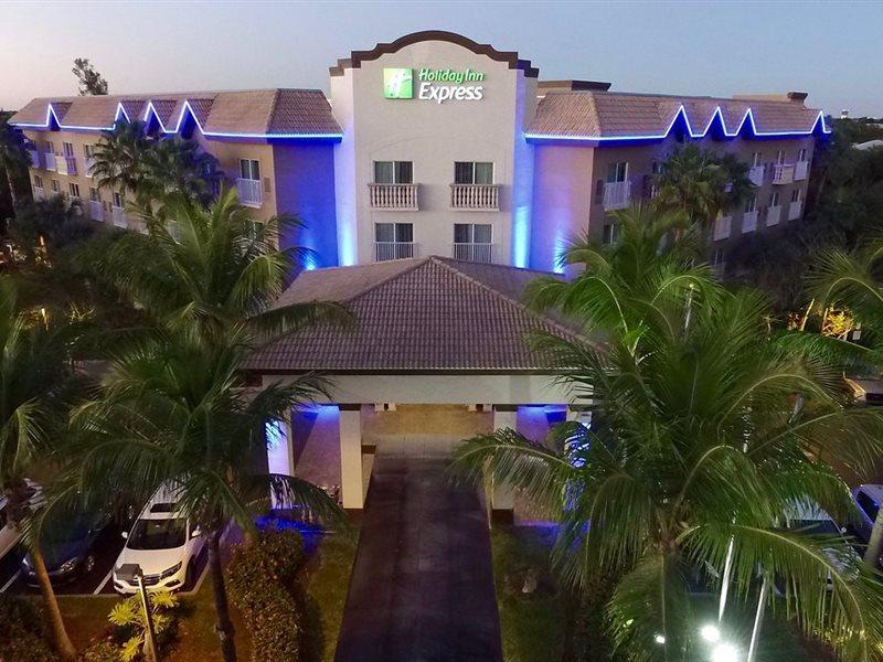 Holiday Inn Express & Suites Naples Downtown - 5Th Avenue By Ihg Eksteriør billede