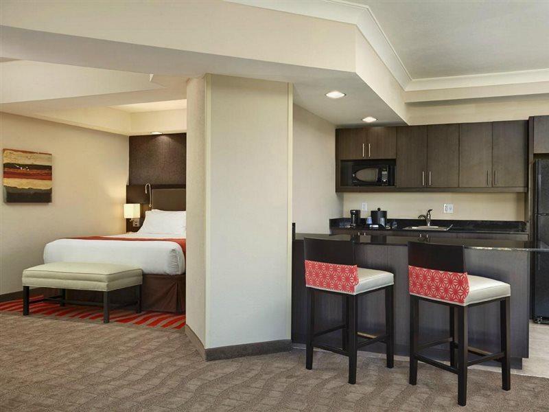 Holiday Inn Express & Suites Naples Downtown - 5Th Avenue By Ihg Eksteriør billede