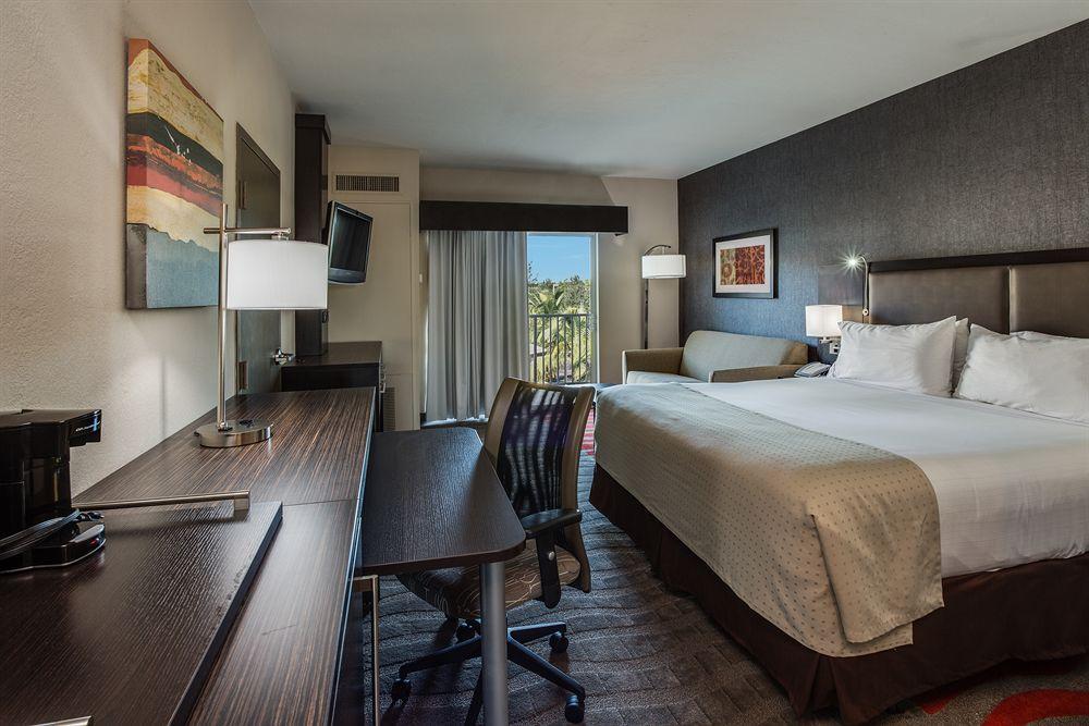 Holiday Inn Express & Suites Naples Downtown - 5Th Avenue By Ihg Eksteriør billede