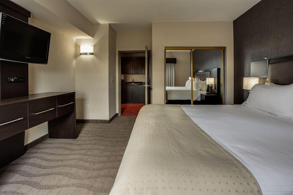 Holiday Inn Express & Suites Naples Downtown - 5Th Avenue By Ihg Eksteriør billede