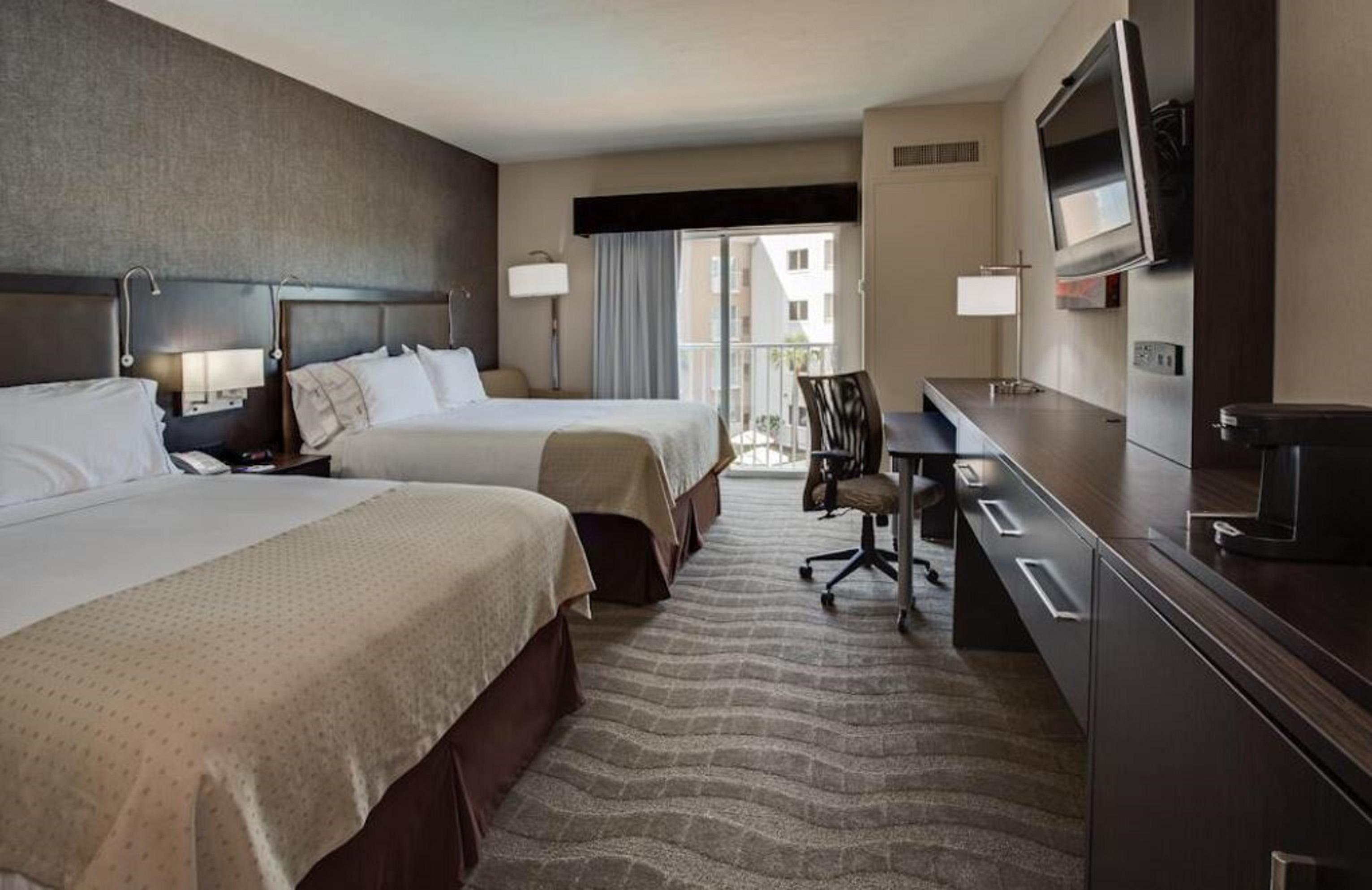 Holiday Inn Express & Suites Naples Downtown - 5Th Avenue By Ihg Eksteriør billede