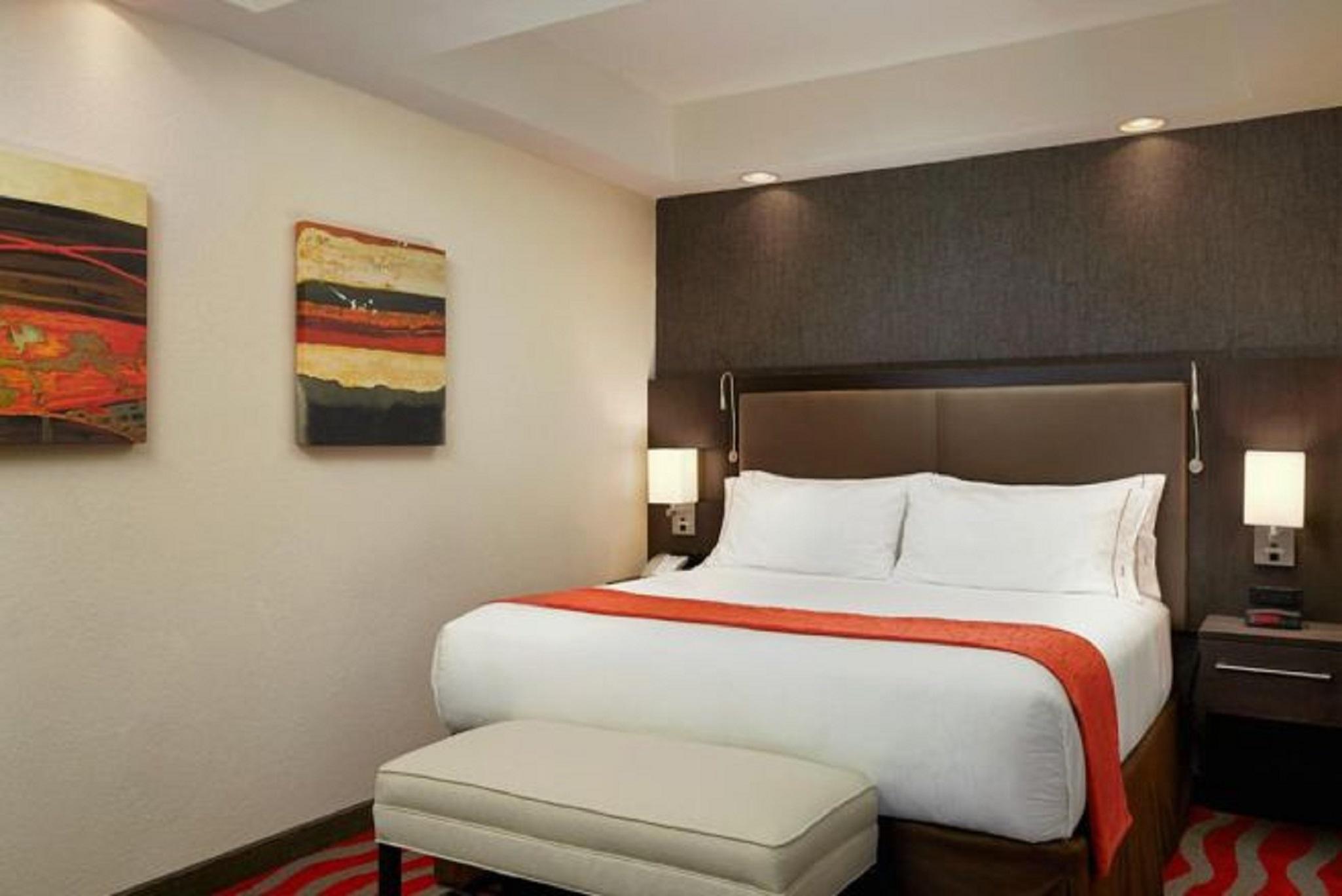 Holiday Inn Express & Suites Naples Downtown - 5Th Avenue By Ihg Eksteriør billede