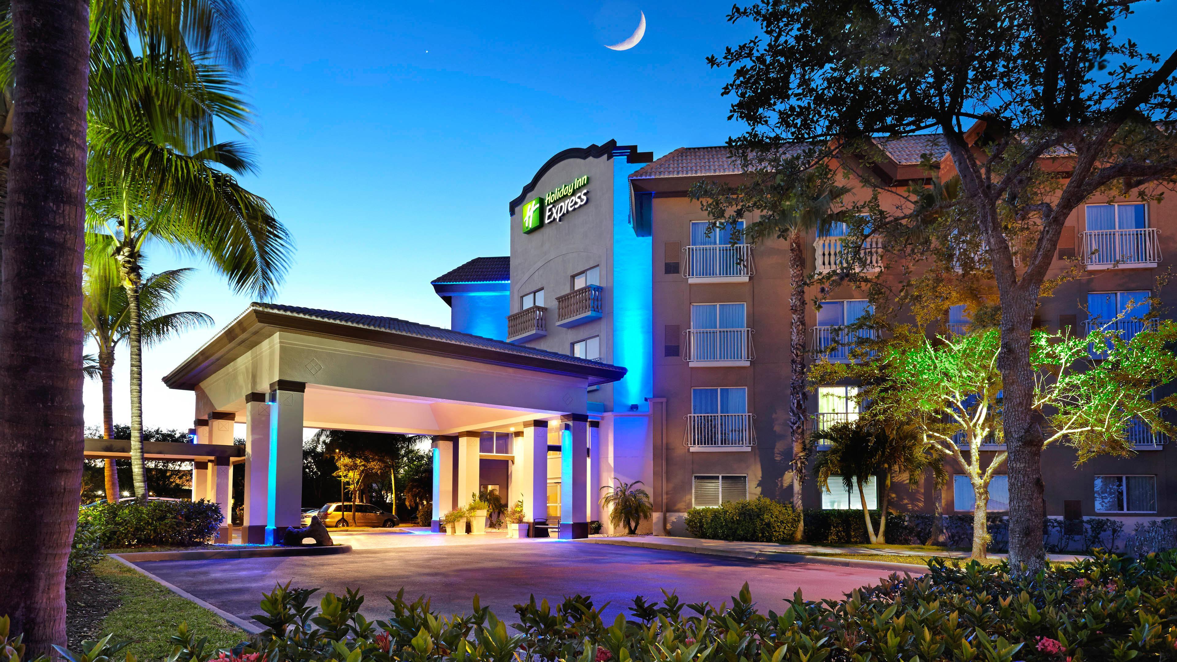 Holiday Inn Express & Suites Naples Downtown - 5Th Avenue By Ihg Eksteriør billede