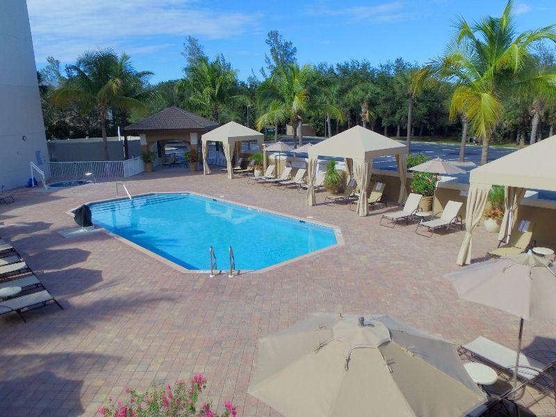 Holiday Inn Express & Suites Naples Downtown - 5Th Avenue By Ihg Eksteriør billede