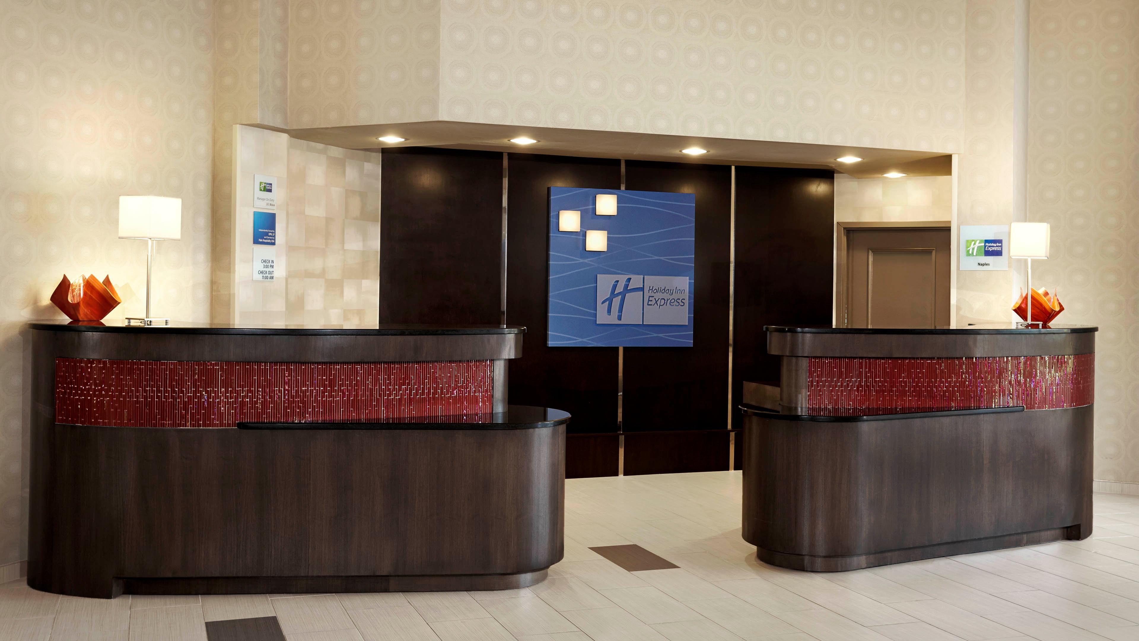Holiday Inn Express & Suites Naples Downtown - 5Th Avenue By Ihg Eksteriør billede