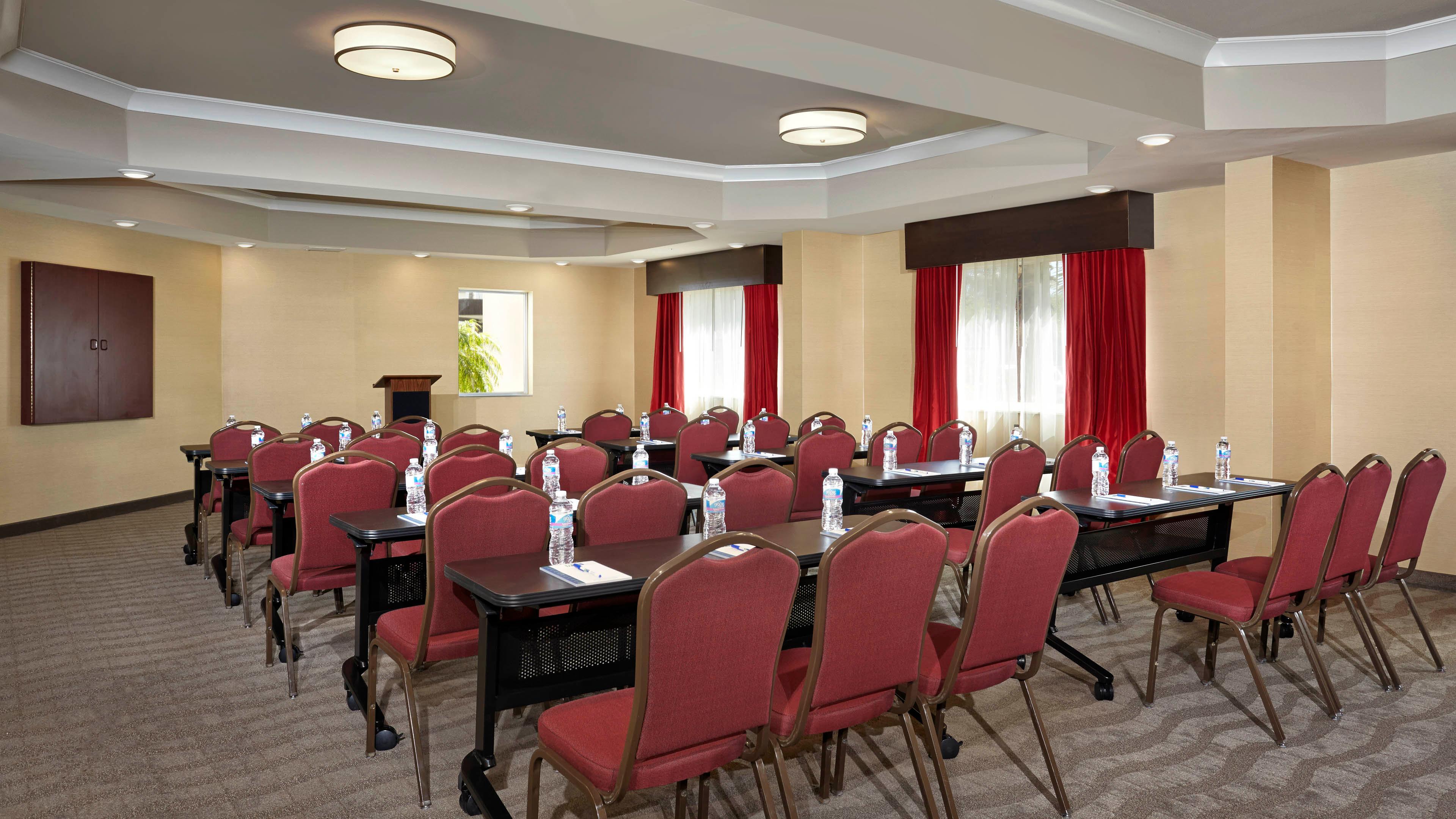 Holiday Inn Express & Suites Naples Downtown - 5Th Avenue By Ihg Eksteriør billede