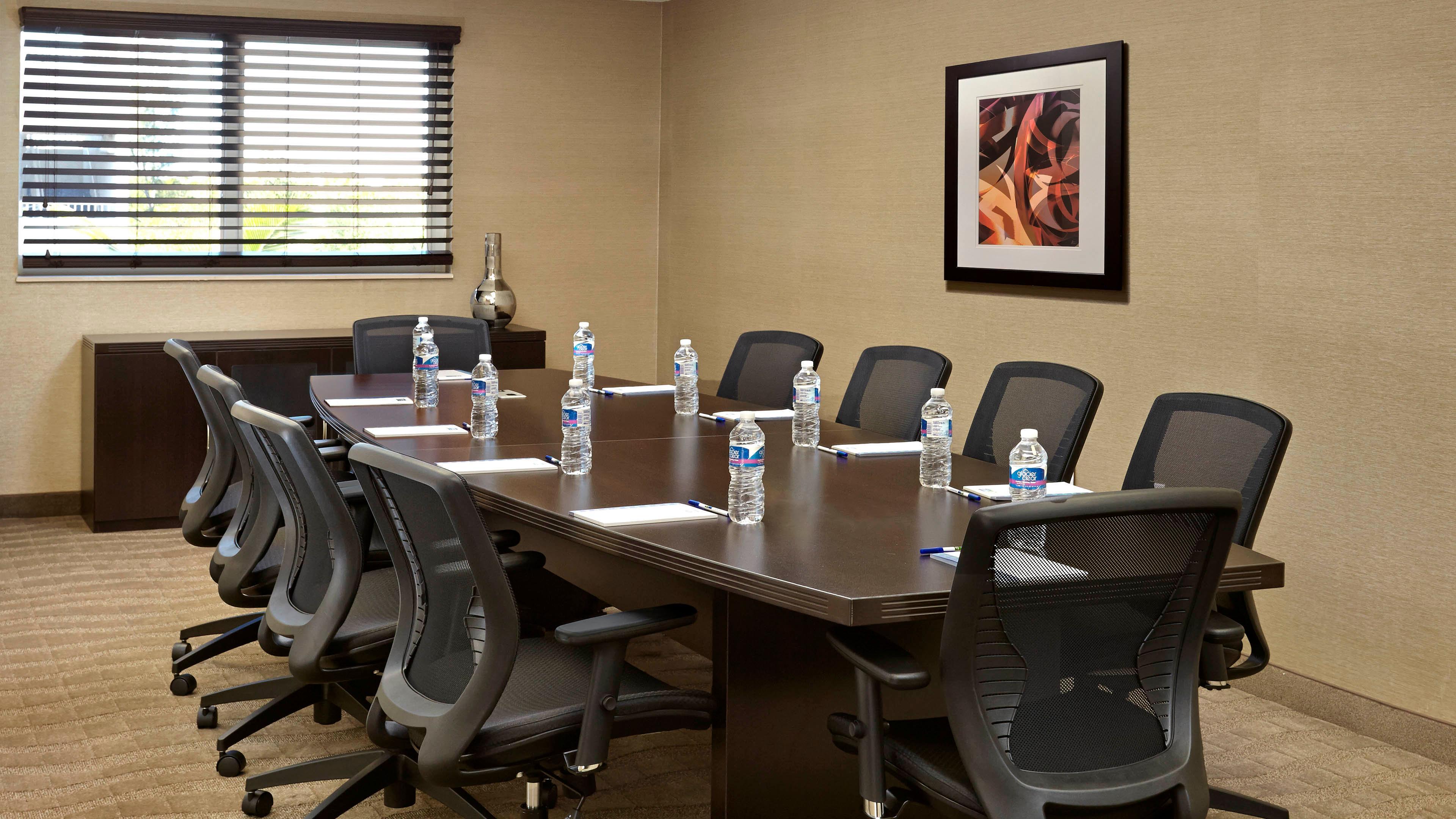 Holiday Inn Express & Suites Naples Downtown - 5Th Avenue By Ihg Eksteriør billede