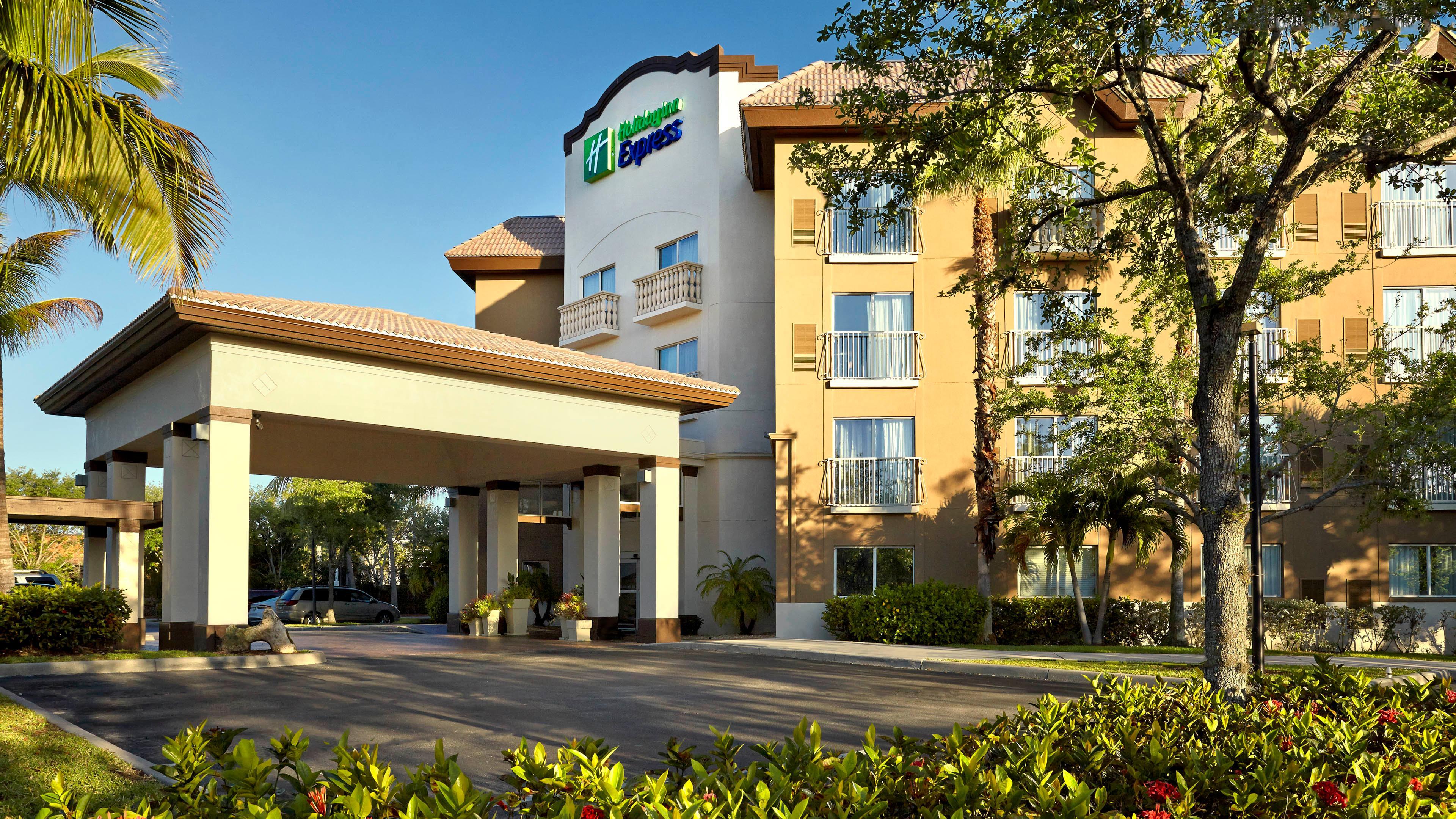 Holiday Inn Express & Suites Naples Downtown - 5Th Avenue By Ihg Eksteriør billede