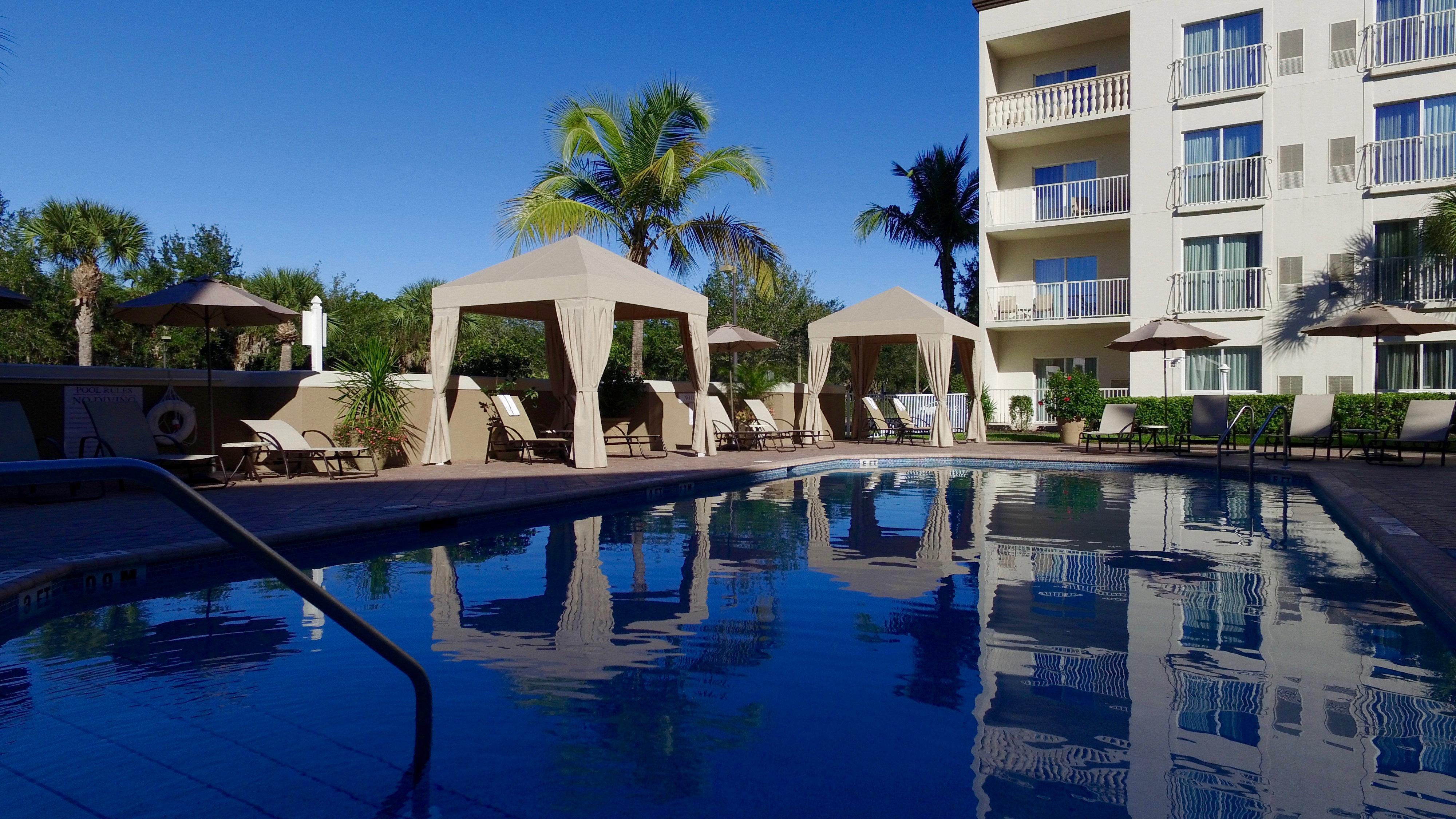 Holiday Inn Express & Suites Naples Downtown - 5Th Avenue By Ihg Eksteriør billede