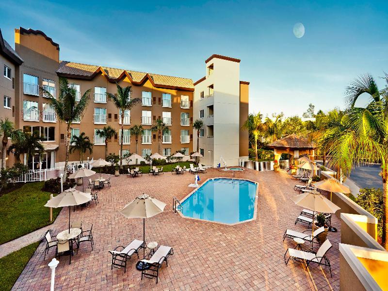 Holiday Inn Express & Suites Naples Downtown - 5Th Avenue By Ihg Eksteriør billede