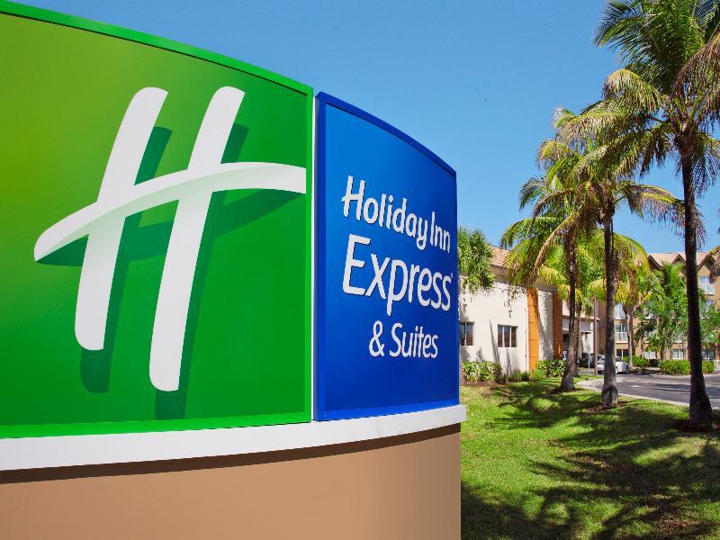 Holiday Inn Express & Suites Naples Downtown - 5Th Avenue By Ihg Eksteriør billede