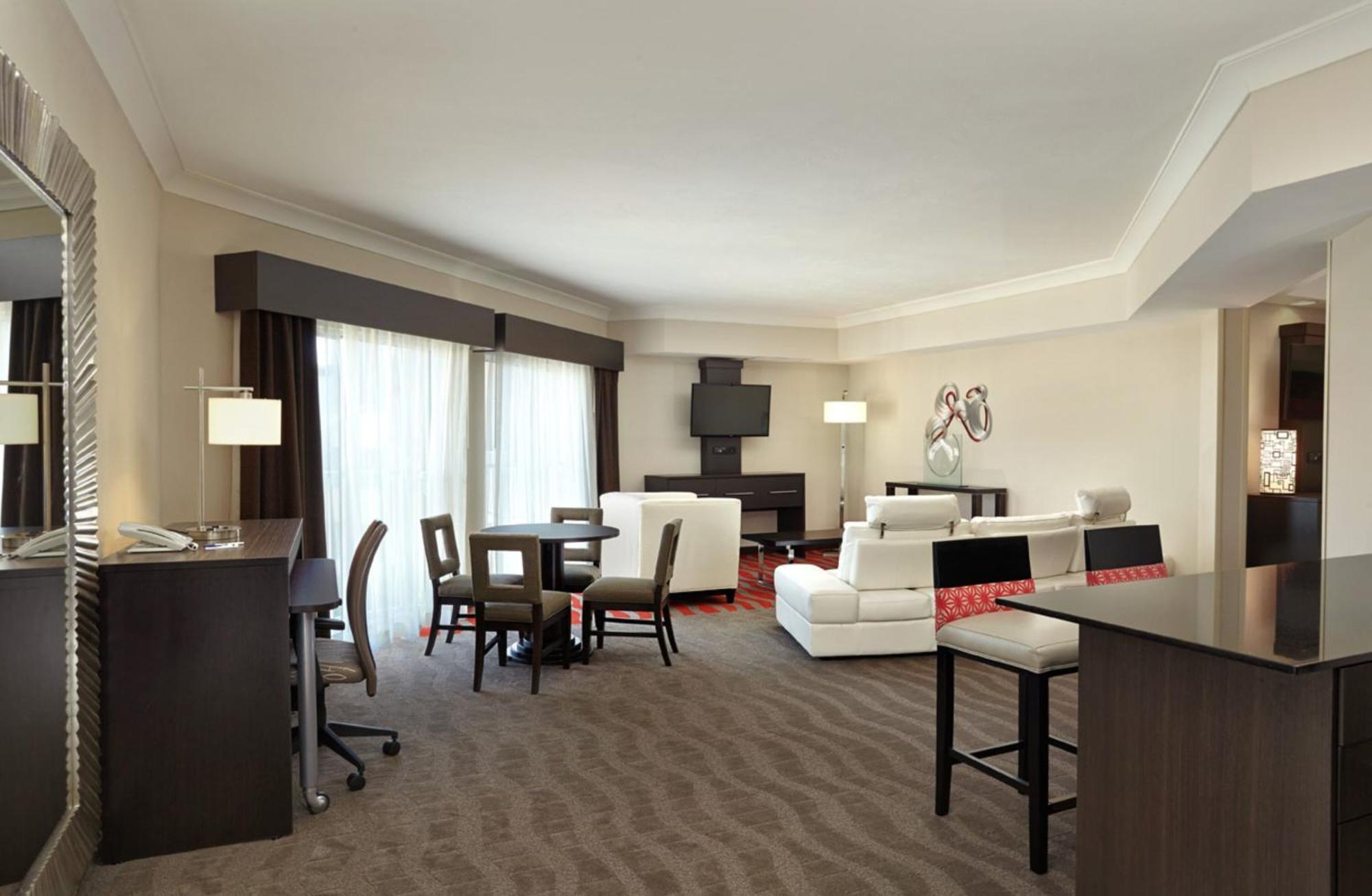 Holiday Inn Express & Suites Naples Downtown - 5Th Avenue By Ihg Eksteriør billede