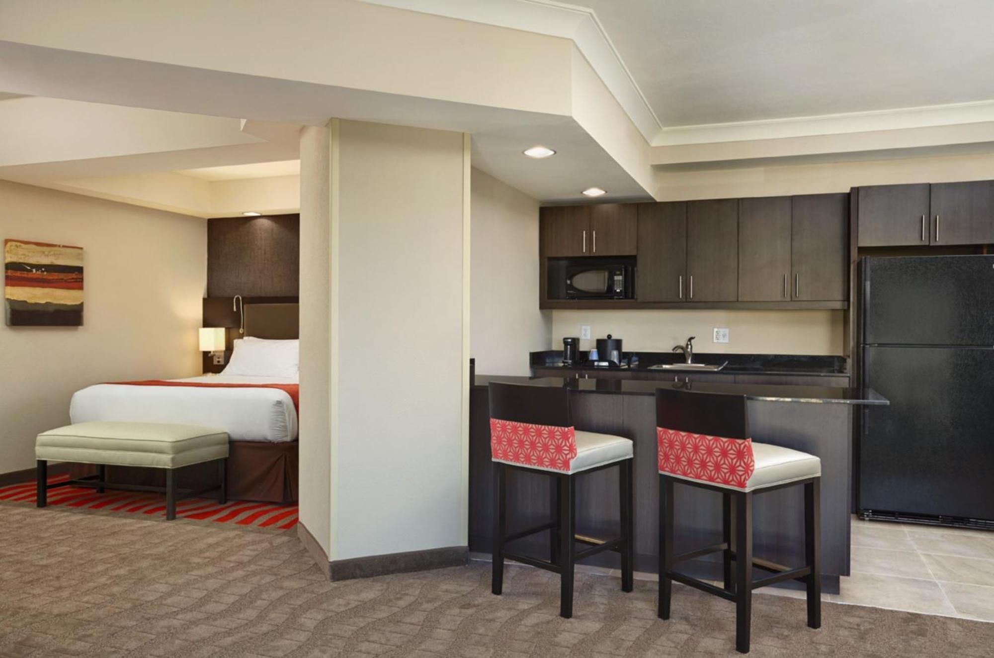 Holiday Inn Express & Suites Naples Downtown - 5Th Avenue By Ihg Eksteriør billede