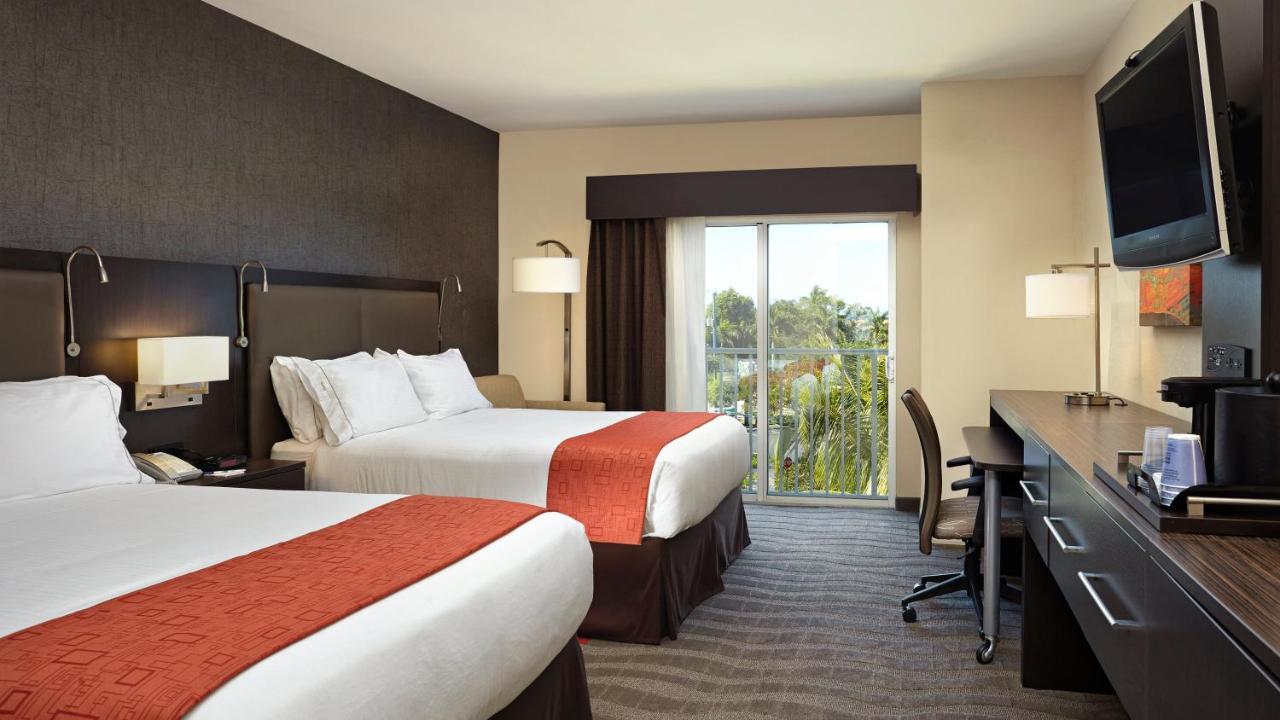 Holiday Inn Express & Suites Naples Downtown - 5Th Avenue By Ihg Eksteriør billede